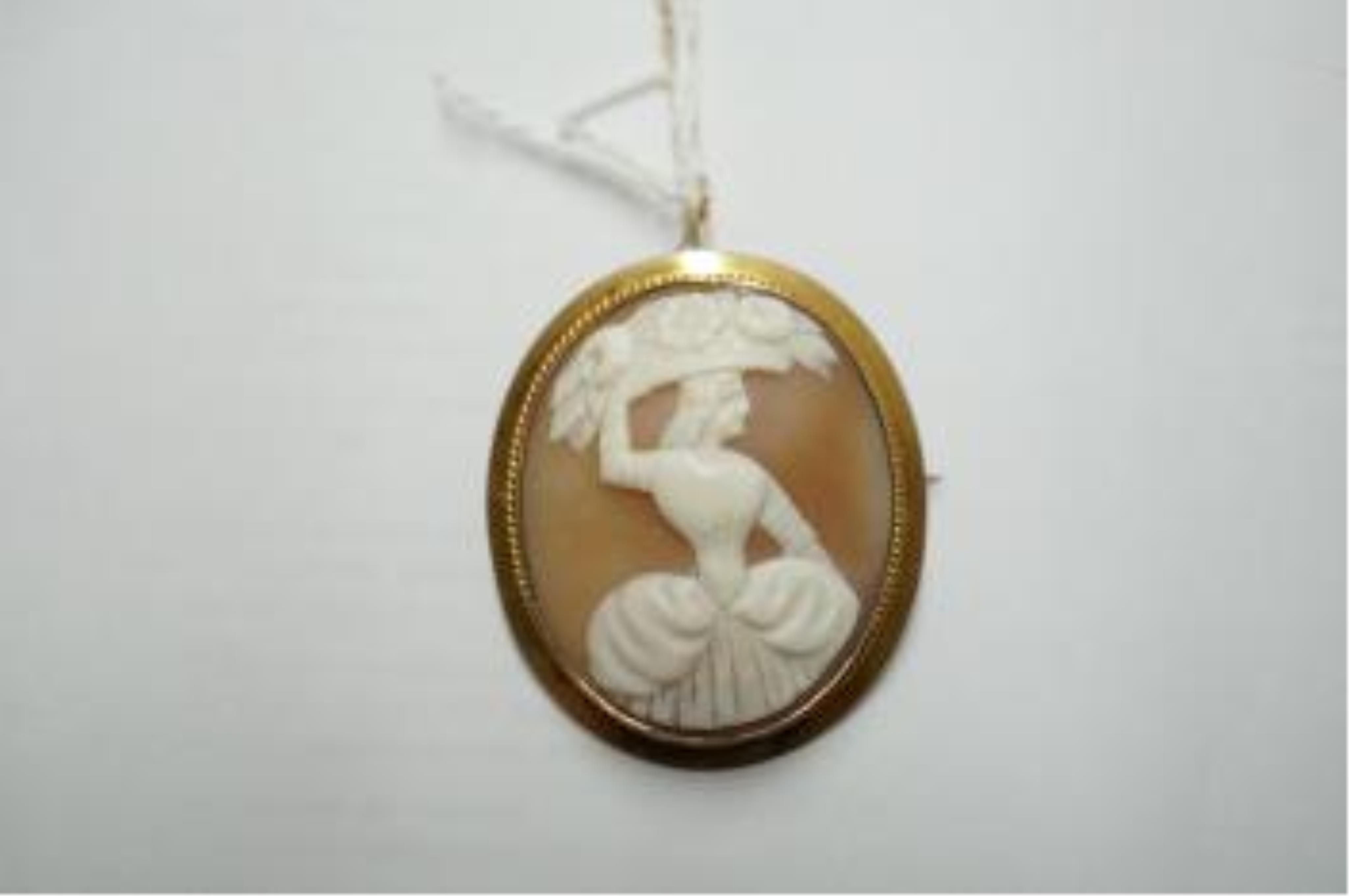 A 9ct and oval cameo shell set brooch, 40mm, gross weight 8.2 grams. Condition - fair